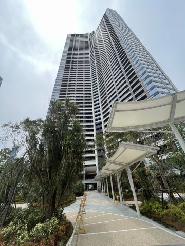 2023年８月下旬竣工予定。地下３階付地上58階建タワーレジデンス。