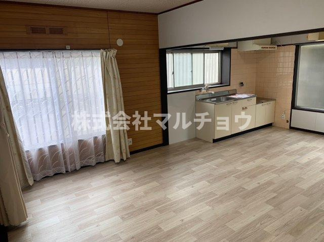 上屋敷一戸建の居間・リビング|こちらの居間で趣味の時間をお楽しみください