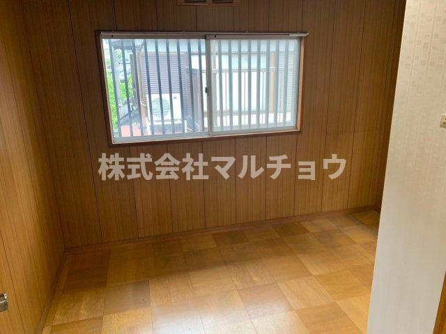 上屋敷一戸建の洋室|使い勝手のいい洋室です