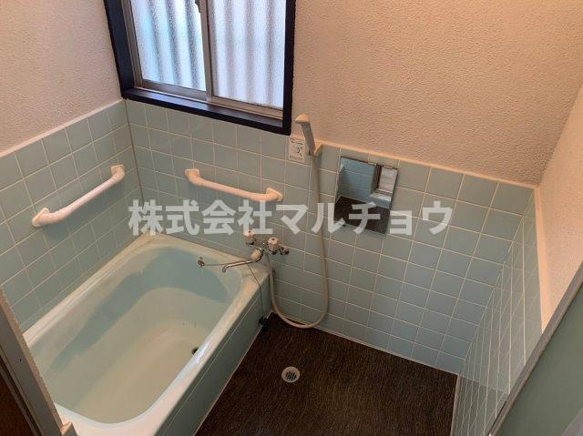 上屋敷一戸建の浴室|コンパクトで使いやすいお風呂です
