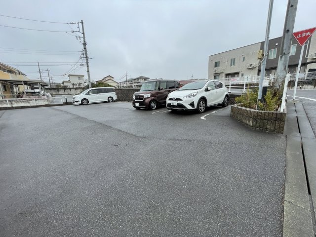 サン・ヒルズAの駐車場
