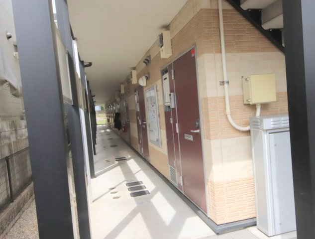 レオパレス俵口ヒルズのエントランス