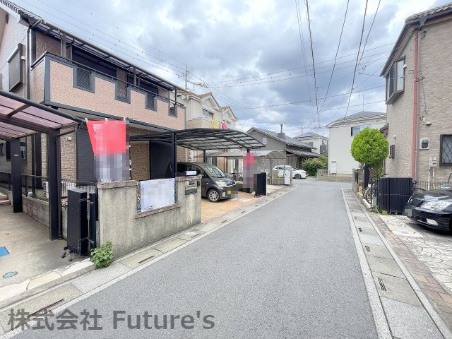 三郷市谷口　中古戸建の前面道路含む現地写真|前面道路含む現地写真です。