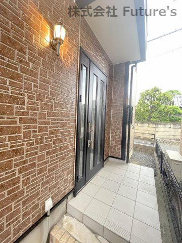 三郷市谷口　中古戸建のエントランス|玄関アプローチ