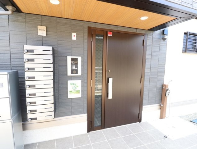 熊本市中央区萩原町のアパートのエントランス