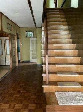 北条３丁目　中古一戸建ての内装|階段
■物件内覧・資金計画相談・住宅ローン相談、リフォーム相談、お問合せ受付中■
※当日・翌日のご内覧、ご相談はお電話でのお問合せがスムーズです！