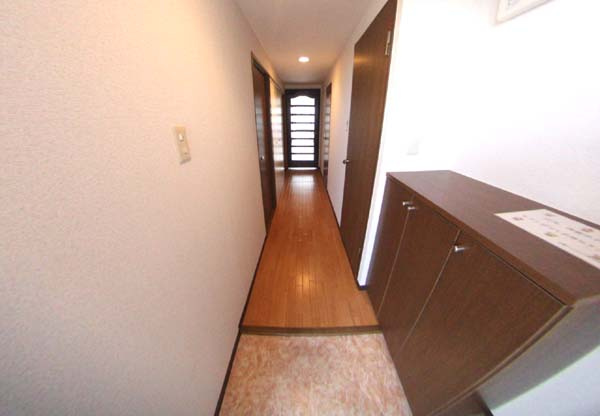 パストラルのぞみ野の玄関|落ち着いた玄関です