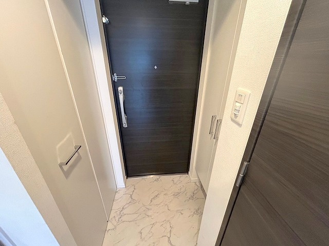 LaDouceur新大阪の玄関