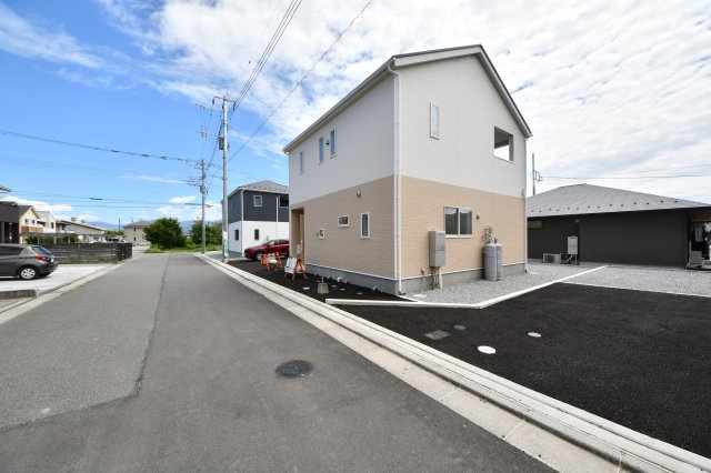 新築戸建　藤田第６　２号棟　４ＬＤＫの前面道路含む現地写真