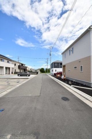 新築戸建　藤田第６　２号棟　４ＬＤＫの前面道路含む現地写真