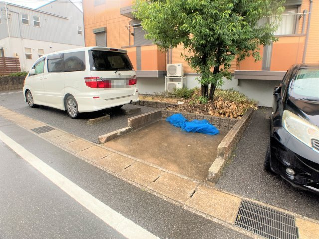 セジュール赤羽根の駐車場