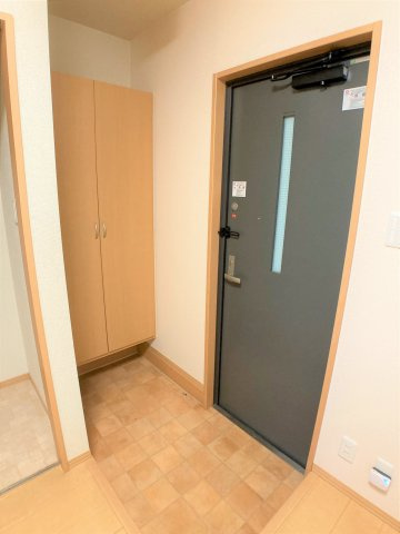 セジュール赤羽根の玄関|別部屋同一間取りのお写真となります。