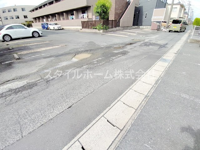 セザンヌ新栄３の駐車場