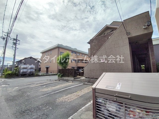 セザンヌ新栄３の駐車場