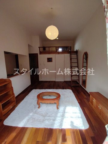 セザンヌ新栄３の居間・リビング