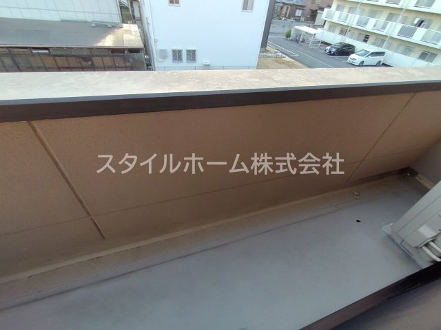 セザンヌ花田２のバルコニー|別部屋写真です。