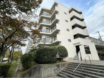 住道駅前住宅15号棟の現況写真|外観
■物件内覧・資金計画相談・住宅ローン相談、リフォーム相談、お問合せ受付中■
※当日・翌日のご内覧、ご相談はお電話でのお問合せがスムーズです！