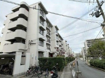 住道駅前住宅15号棟の現況写真|外観
■物件内覧・資金計画相談・住宅ローン相談、リフォーム相談、お問合せ受付中■
※当日・翌日のご内覧、ご相談はお電話でのお問合せがスムーズです！