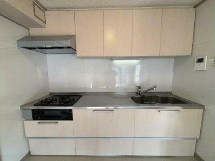 住道駅前住宅15号棟のキッチン|システムキッチン　3つ口ビルトインコンロ
■物件内覧・資金計画相談・住宅ローン相談、リフォーム相談、お問合せ受付中■
※当日・翌日のご内覧、ご相談はお電話でのお問合せがスムーズです！