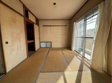 住道駅前住宅15号棟の和室|和室6帖
■物件内覧・資金計画相談・住宅ローン相談、リフォーム相談、お問合せ受付中■
※当日・翌日のご内覧、ご相談はお電話でのお問合せがスムーズです！