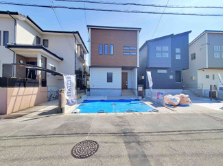 【前面道路含む現地写真】