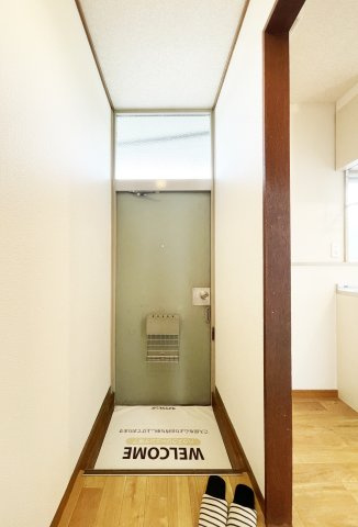 尾方ハイツの玄関