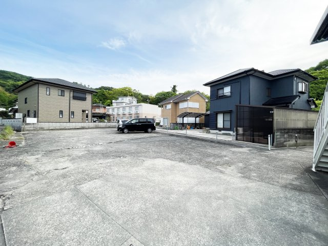 尾方ハイツの駐車場