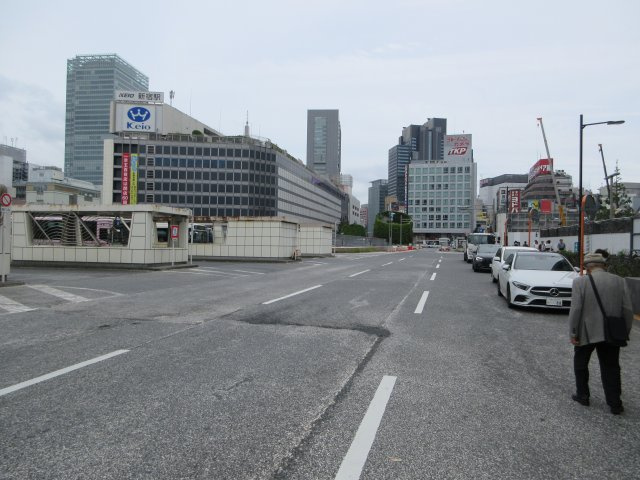 新宿区西新宿１丁目の事務所の周辺