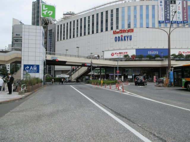 新宿区西新宿１丁目の事務所の周辺