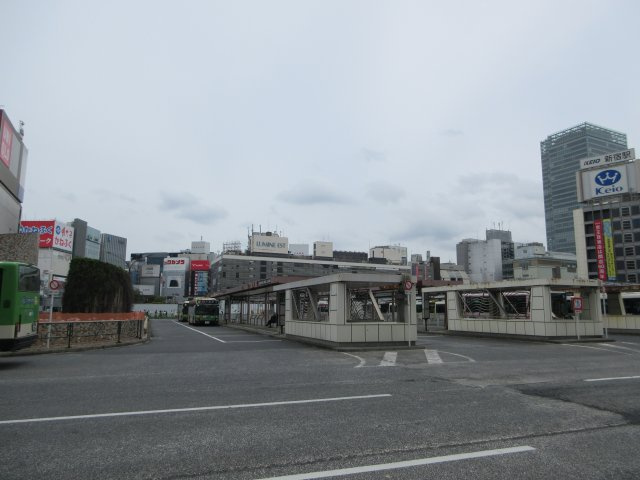 新宿区西新宿１丁目の事務所の周辺