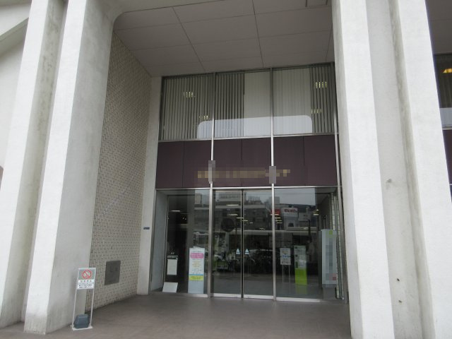 新宿区西新宿１丁目の事務所のエントランス