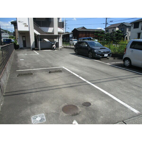 サニーハウス伏見の駐車場
