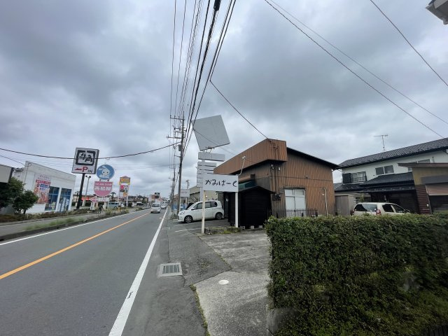 ‐三丁目不動産‐　熊谷市新堀新田の前面道路含む現地写真