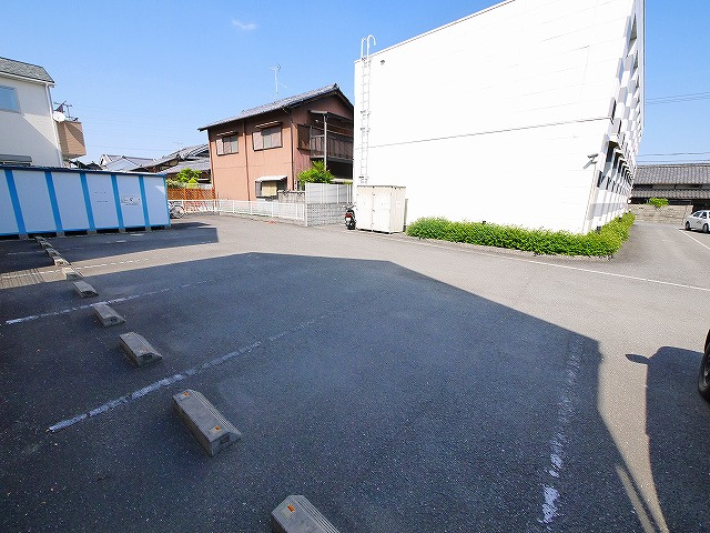 レオパレス裕の駐車場