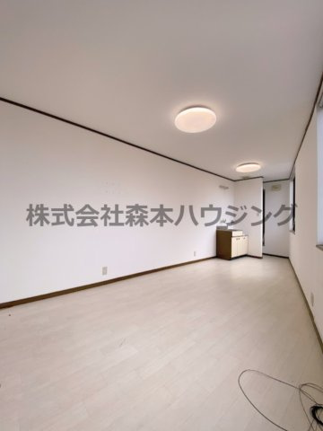 【洋室】 | 　ひびき寝屋川ハイツ | 明るい洋室です