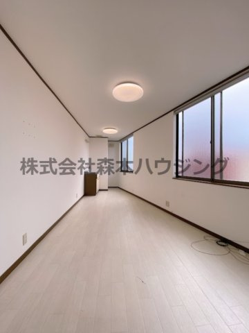 【洋室】 | 　ひびき寝屋川ハイツ | 広々とした洋室です