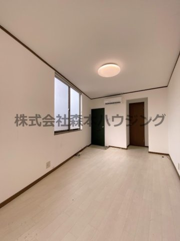 【洋室】 | 　ひびき寝屋川ハイツ | 明るい洋室です