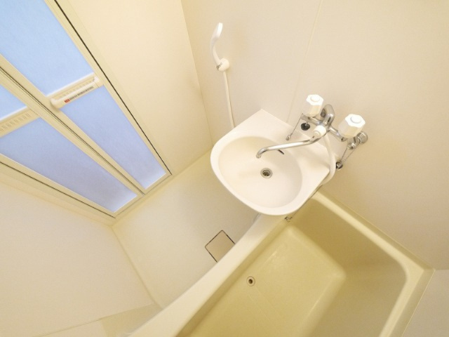 レオパレスルピナスの設備|洗面台です