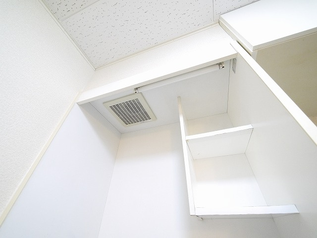 レオパレスルピナスのキッチン|コンパクトなキッチンで掃除もラクラク