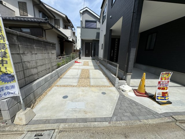 葛飾区東金町７丁目新築戸建【半田小学校：6分】の駐車場|1号棟駐車スペース・縦列２台駐車可