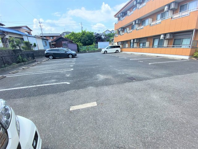 ユースハイムマルユウの駐車場