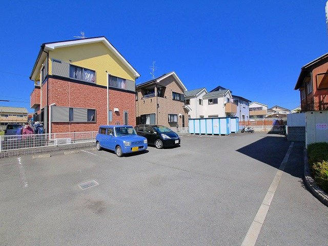 レオパレス裕の駐車場|駐車スペースもあります