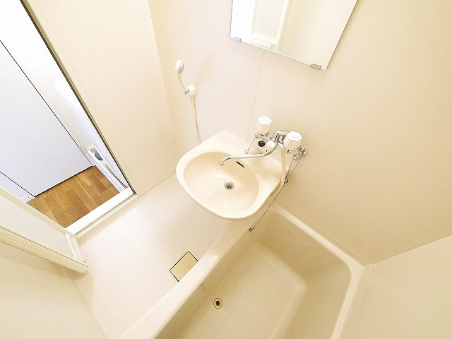 レオパレス裕の洗面所|スペースが確保できる洗面所です