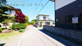 【前面道路含む現地写真】 | 前面道路は約4ｍ幅