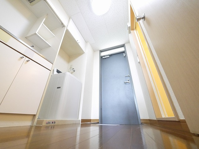 レオパレスルピナスの玄関|シンプルで使いやすい玄関です