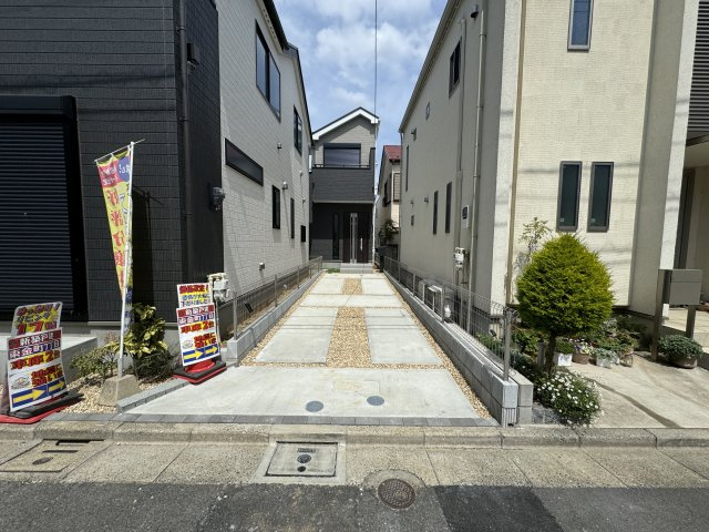 葛飾区東金町７丁目新築戸建【半田小学校：6分】の駐車場|2号棟駐車スペース・縦列２台駐車可