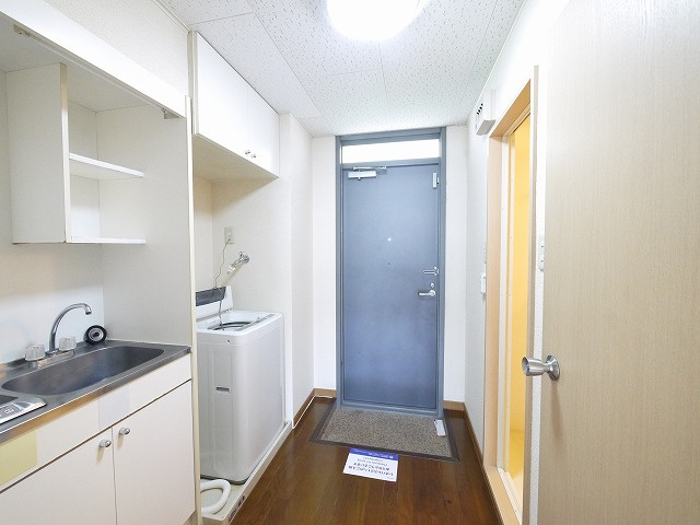 レオパレスルピナスの玄関|シンプルで使いやすい玄関です