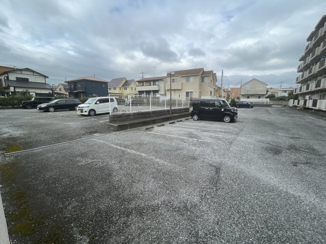 第６パールメゾン海老原の駐車場