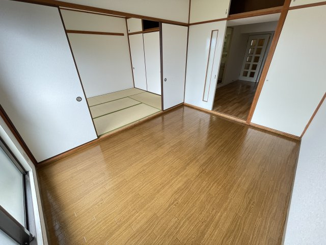 第６パールメゾン海老原の洋室