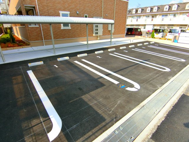 ヴェルデアッカの駐車場